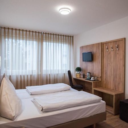 Hotel Leo Eggenstein-Leopoldshafen Buitenkant foto