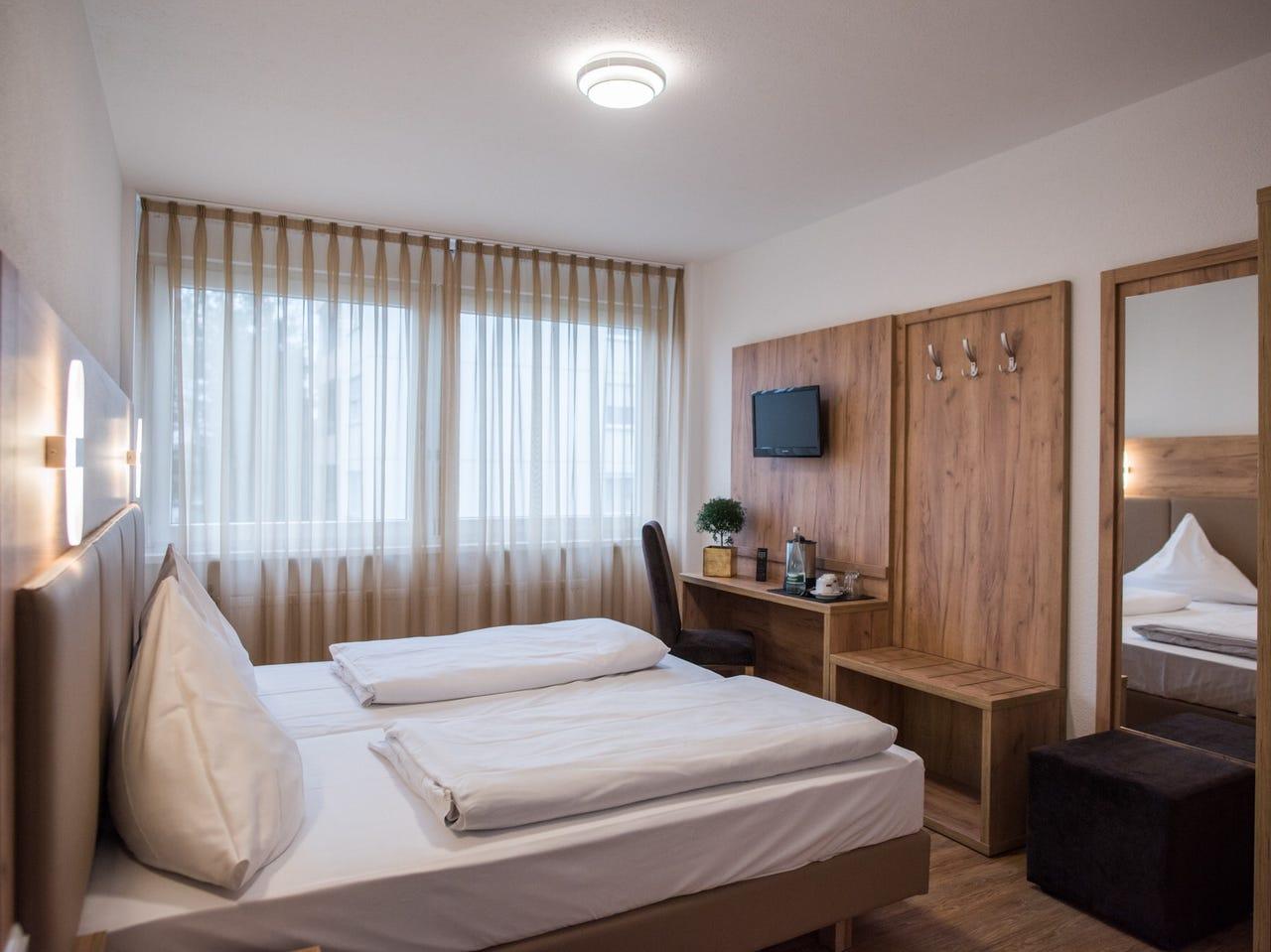 Hotel Leo Eggenstein-Leopoldshafen Buitenkant foto