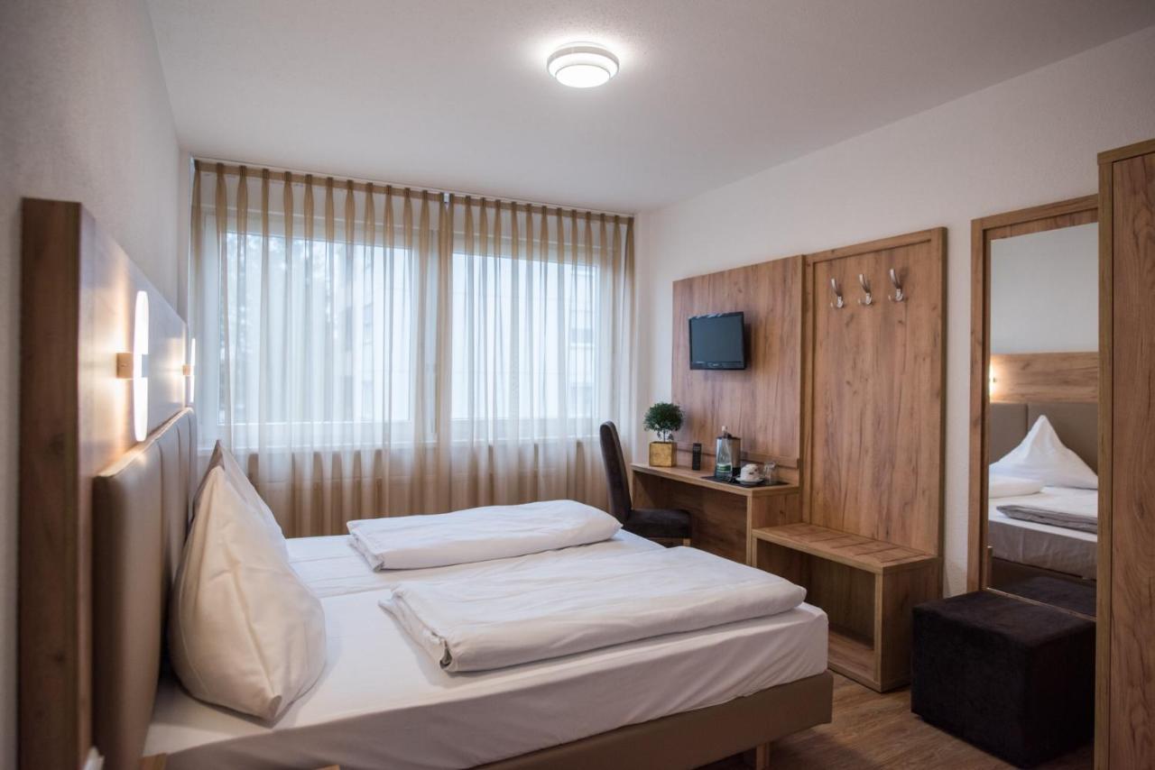 Hotel Leo Eggenstein-Leopoldshafen Buitenkant foto