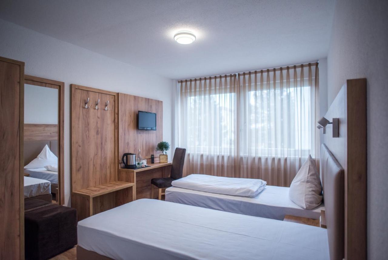 Hotel Leo Eggenstein-Leopoldshafen Buitenkant foto